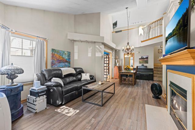 528 Queens Gate, New Brighton, MN 55112