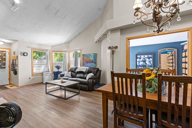 528 Queens Gate, New Brighton, MN 55112