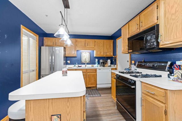 528 Queens Gate, New Brighton, MN 55112