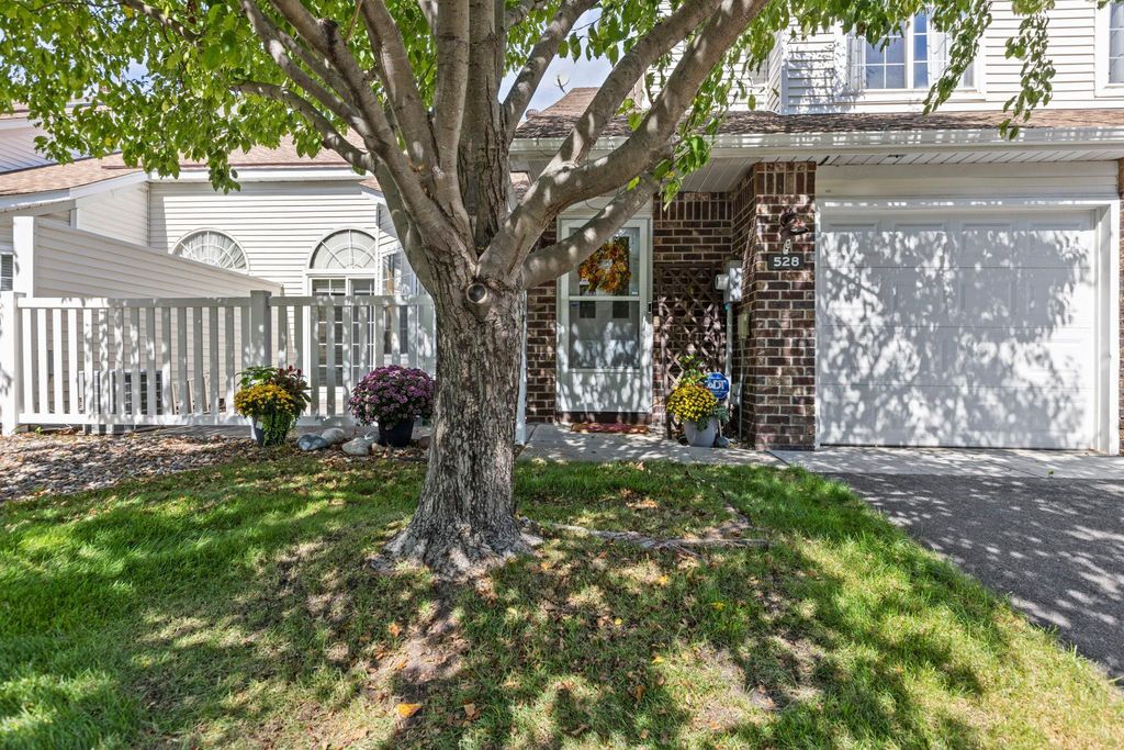 528 Queens Gate, New Brighton, MN 55112