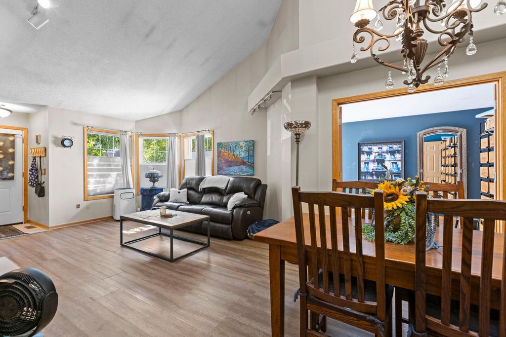 528 Queens Gate, New Brighton, MN 55112 — photo 5