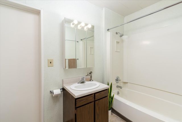 443 E Peru Street, Princeton, IL 61356