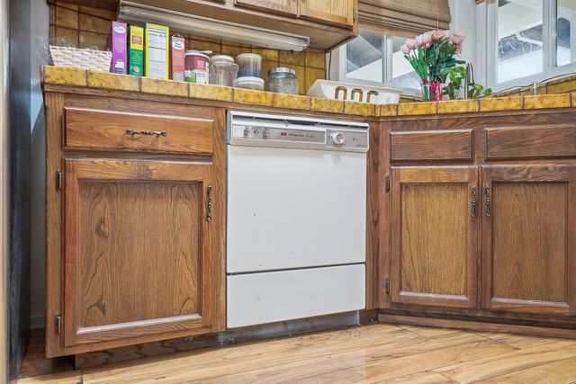 1909 S Hillcrest Drive, Visalia, CA 93292