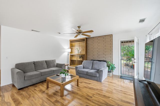 1909 S Hillcrest Drive, Visalia, CA 93292