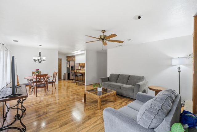 1909 S Hillcrest Drive, Visalia, CA 93292