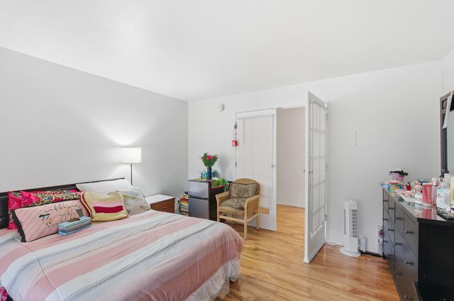 1909 S Hillcrest Drive, Visalia, CA 93292