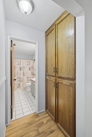 1909 S Hillcrest Drive, Visalia, CA 93292