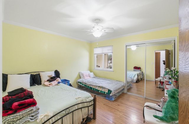 1909 S Hillcrest Drive, Visalia, CA 93292