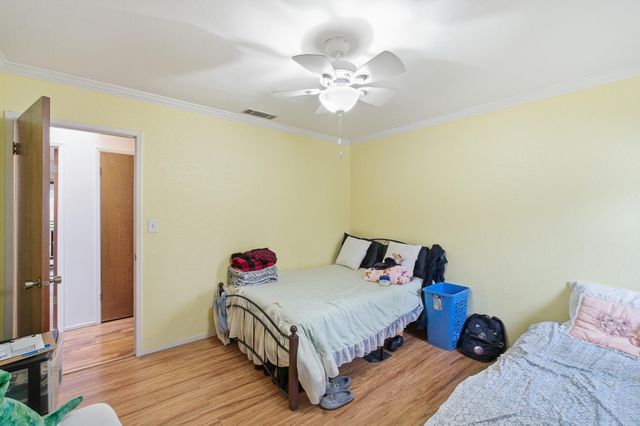 1909 S Hillcrest Drive, Visalia, CA 93292