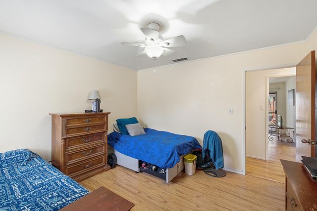 1909 S Hillcrest Drive, Visalia, CA 93292