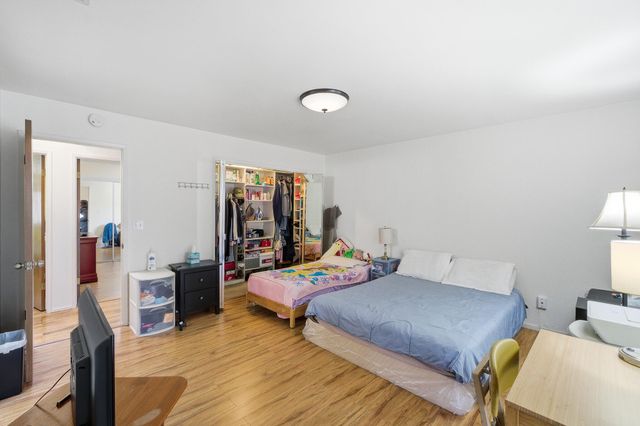 1909 S Hillcrest Drive, Visalia, CA 93292