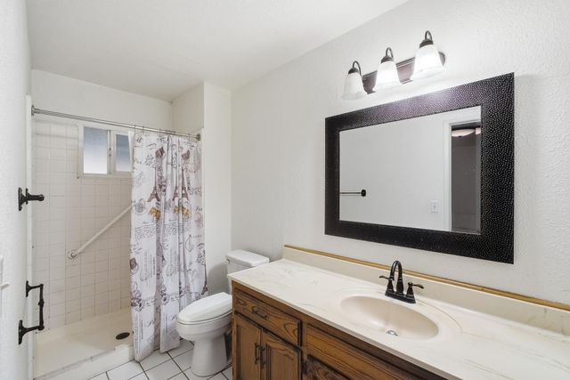 1909 S Hillcrest Drive, Visalia, CA 93292