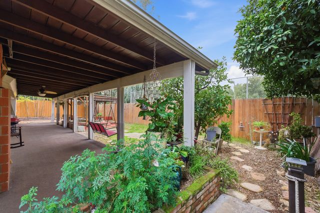 1909 S Hillcrest Drive, Visalia, CA 93292