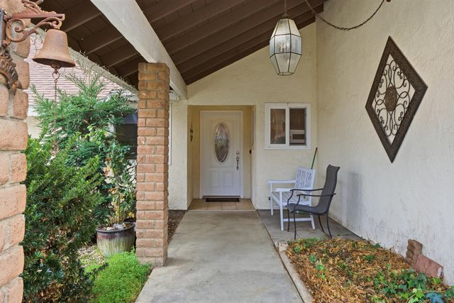 1909 S Hillcrest Drive, Visalia, CA 93292