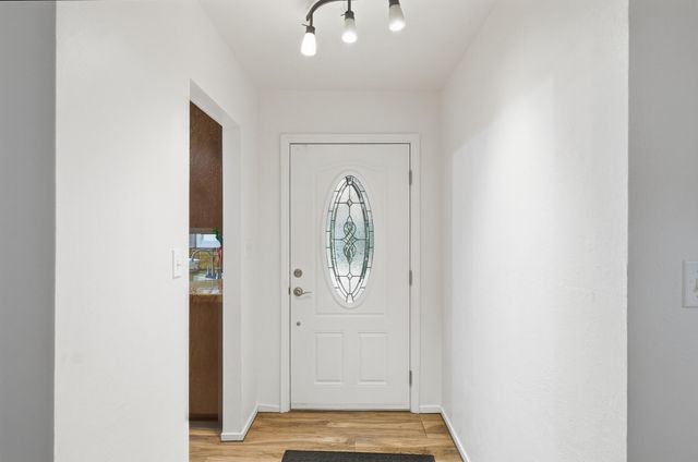 1909 S Hillcrest Drive, Visalia, CA 93292