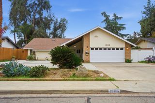 1909 S Hillcrest Drive, Visalia, CA 93292