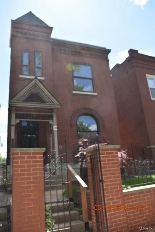 4422 Pennsylvania Avenue, St Louis, MO 63111