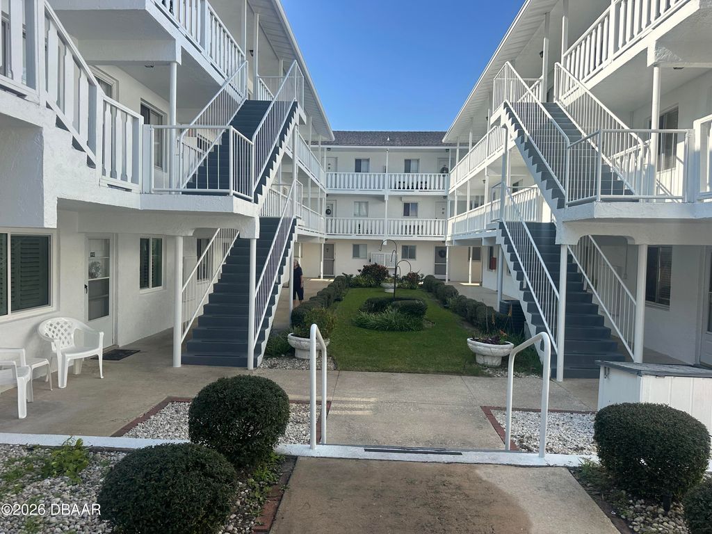 405 N Halifax Ave Apt 112, Daytona Beach, FL 32118
