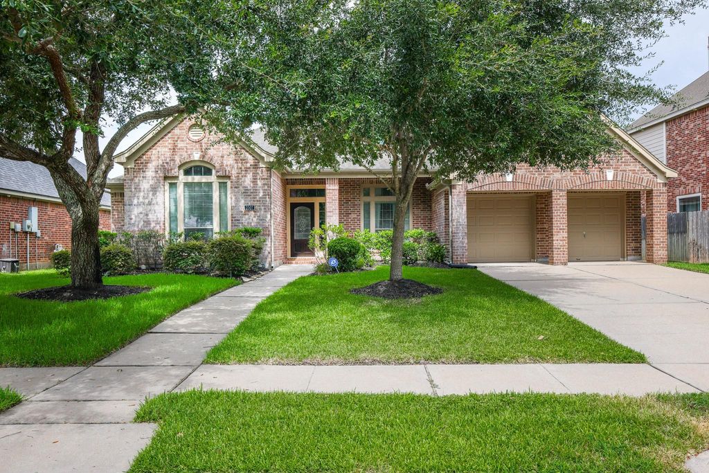 2307 Trinity Manor Lane, Richmond, TX 77469