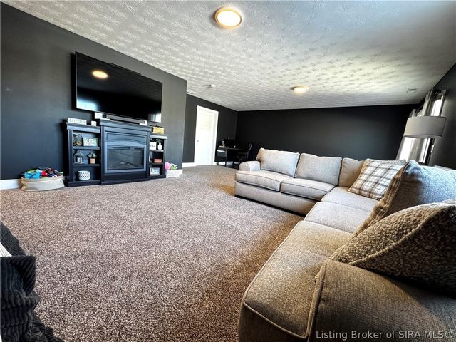 5006 Oakhill Lane, Georgetown, IN 47122