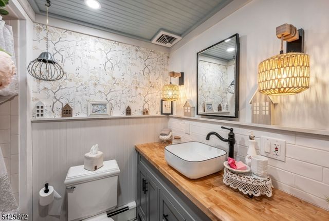 6 Grove Rd, Jefferson Twp., NJ 07438