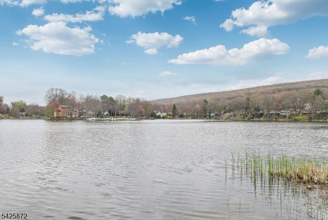 6 Grove Rd, Jefferson Twp., NJ 07438