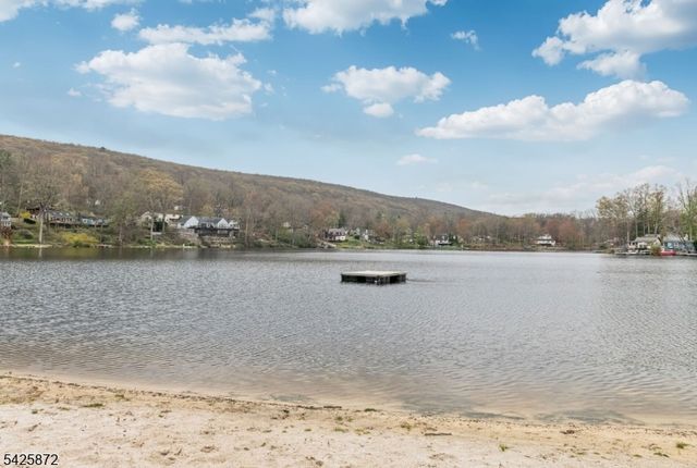 6 Grove Rd, Jefferson Twp., NJ 07438