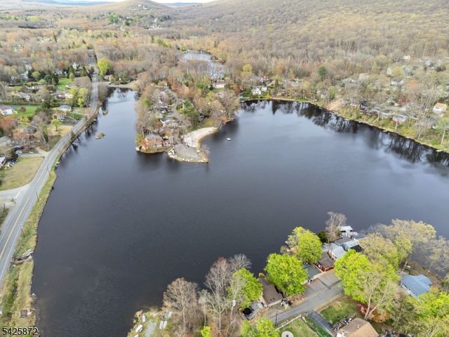 6 Grove Rd, Jefferson Twp., NJ 07438