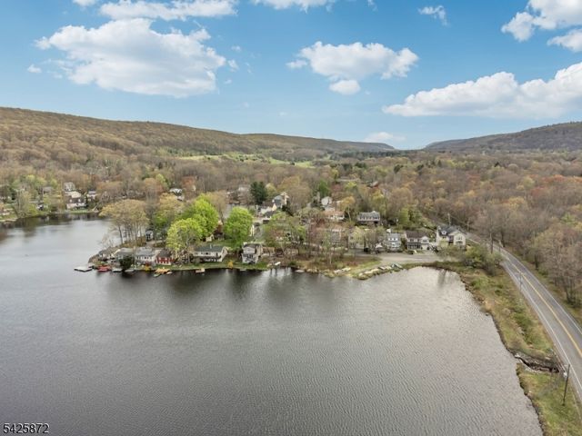 6 Grove Rd, Jefferson Twp., NJ 07438