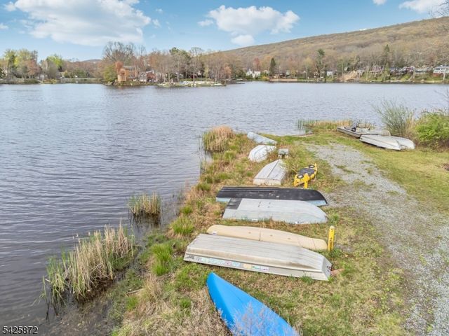 6 Grove Rd, Jefferson Twp., NJ 07438