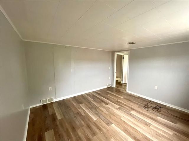 1068 Beaver Rd, Ambridge, PA 15003