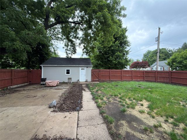 3321 52nd Street, Des Moines, IA 50310