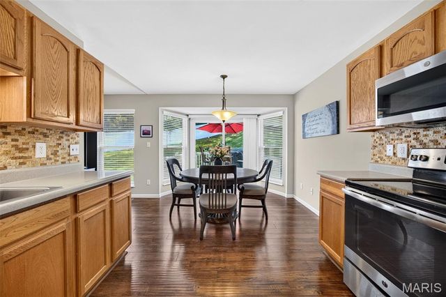 30 Hunting Manor Drive, St Charles, MO 63303