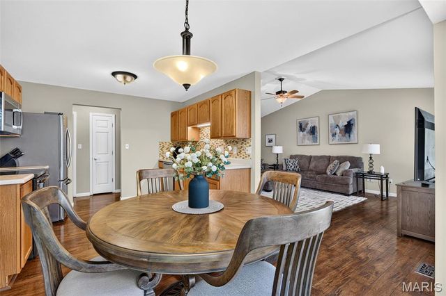 30 Hunting Manor Drive, St Charles, MO 63303
