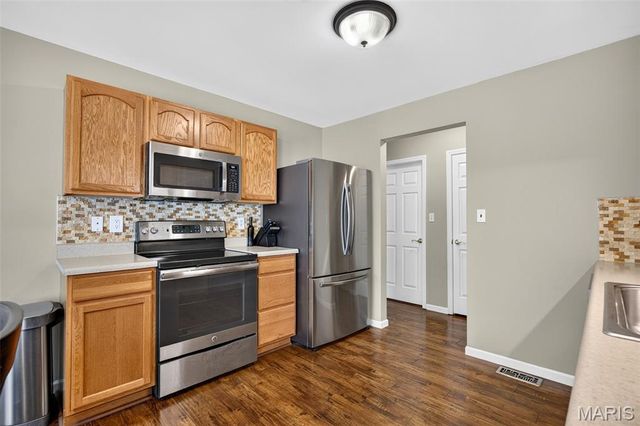 30 Hunting Manor Drive, St Charles, MO 63303