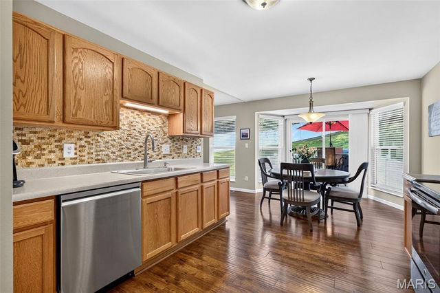30 Hunting Manor Drive, St Charles, MO 63303