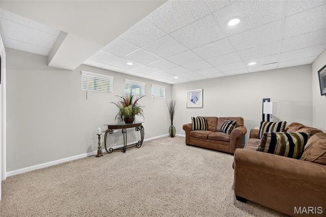 30 Hunting Manor Drive, St Charles, MO 63303