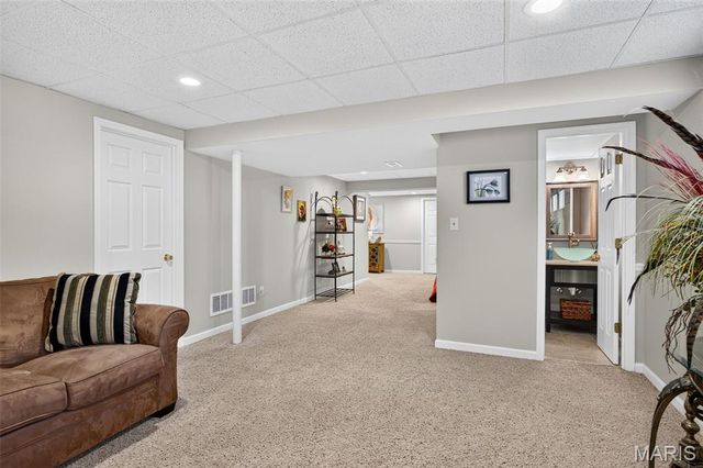 30 Hunting Manor Drive, St Charles, MO 63303