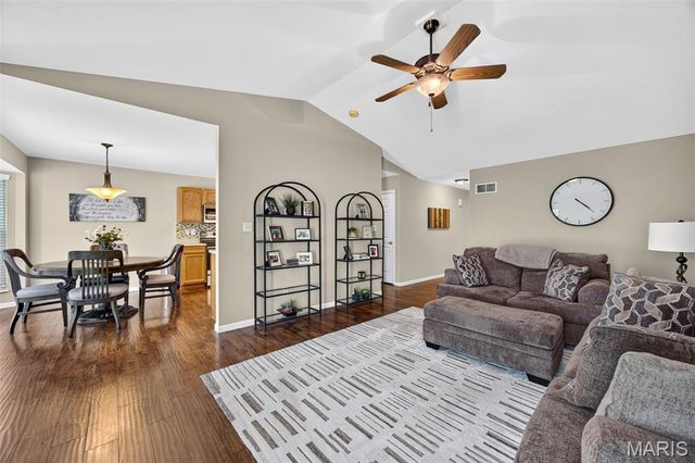 30 Hunting Manor Drive, St Charles, MO 63303