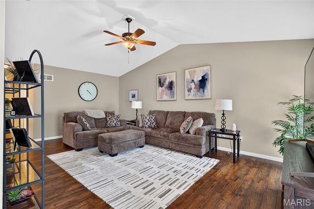 30 Hunting Manor Drive, St Charles, MO 63303