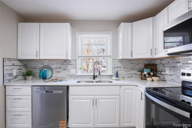 11254 Lincoln Street, Taylor, MI 48180