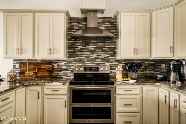 760 Wiley Oakley Drive, Gatlinburg, TN 37738