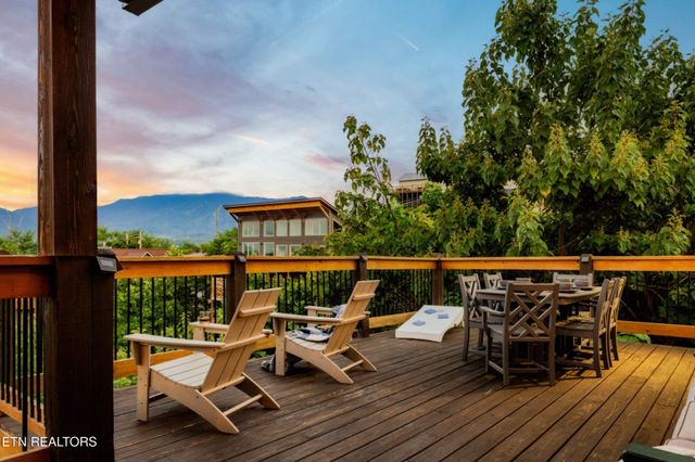 760 Wiley Oakley Drive, Gatlinburg, TN 37738