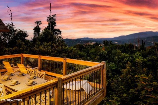 760 Wiley Oakley Drive, Gatlinburg, TN 37738