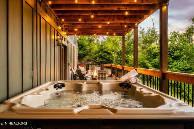 760 Wiley Oakley Drive, Gatlinburg, TN 37738