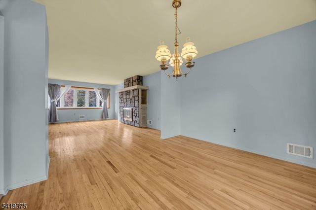 25 Greenwich Rd, Edison Twp., NJ 08820