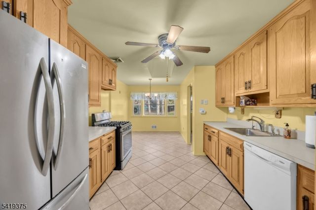 25 Greenwich Rd, Edison Twp., NJ 08820