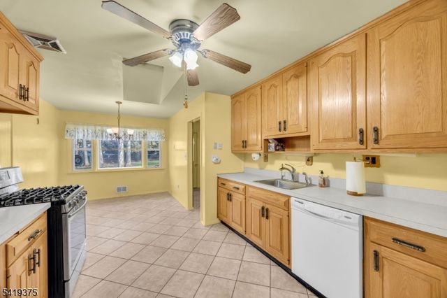 25 Greenwich Rd, Edison Twp., NJ 08820