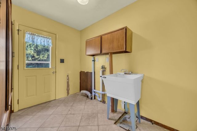 25 Greenwich Rd, Edison Twp., NJ 08820