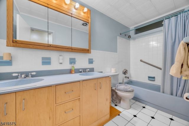 25 Greenwich Rd, Edison Twp., NJ 08820